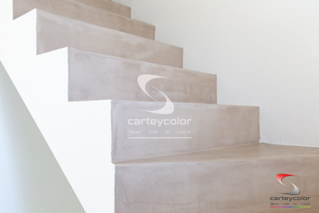 TRIEUX - Déco design moderne contemporain escalier béton ciré, Lorraine - CARTEYCOLOR