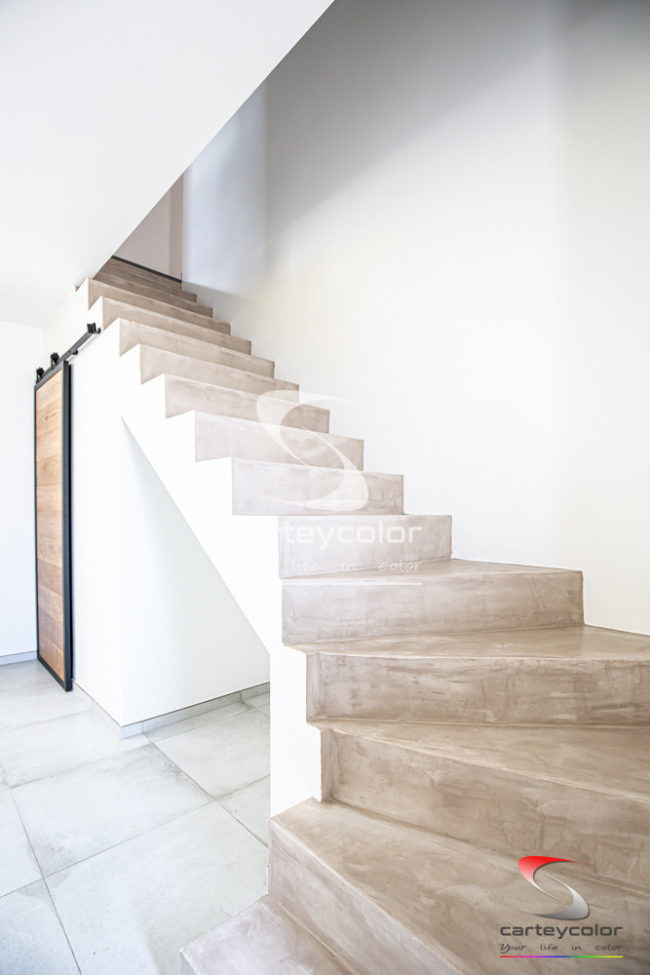 TRIEUX - Déco design moderne contemporain escalier béton ciré, Lorraine - CARTEYCOLOR