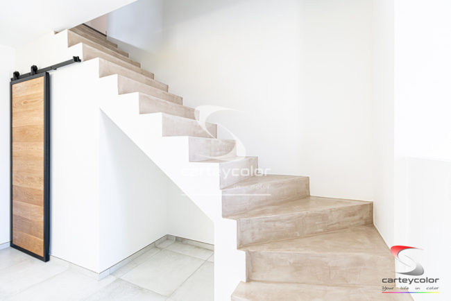 TRIEUX - Déco design moderne contemporain escalier béton ciré, Lorraine - CARTEYCOLOR